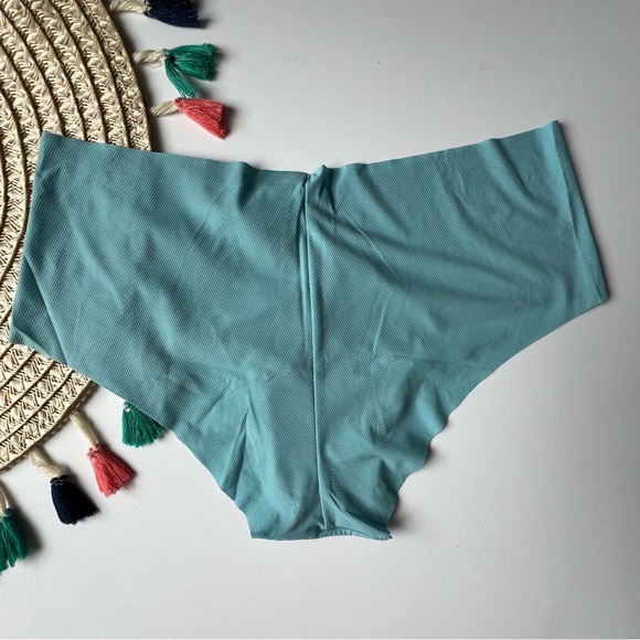 Victoria's Secret No-Show Hiphugger Panty Seasalt Green Medium NEW - Picture 3 of 3